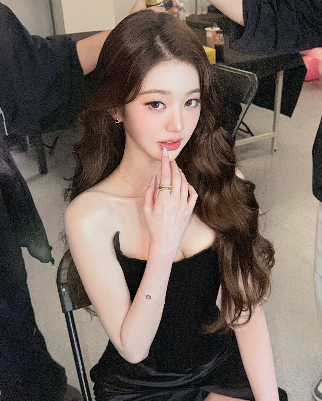 【】小裙子耳钉，可订做真金真钻，只做对版官网真金货，Pk市面各种金货❗️量大咨询客FuDIVAS‘ DR