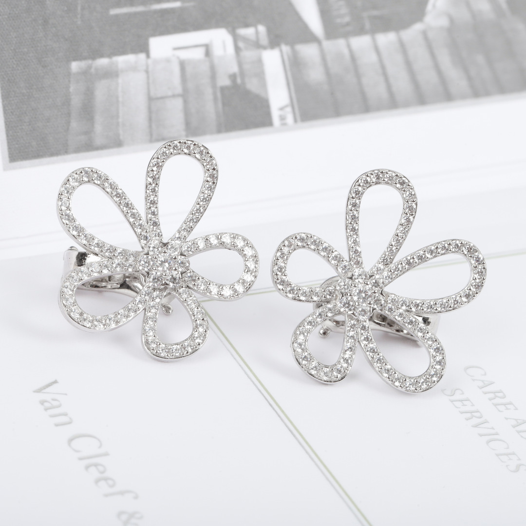 Van Cleef & Arpels Haute Couture Haute Couture Fine Jewelry Necklace 2