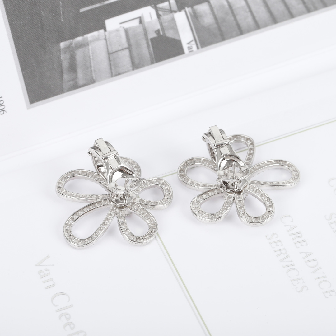 Van Cleef & Arpels Haute Couture Haute Couture Fine Jewelry Necklace 3