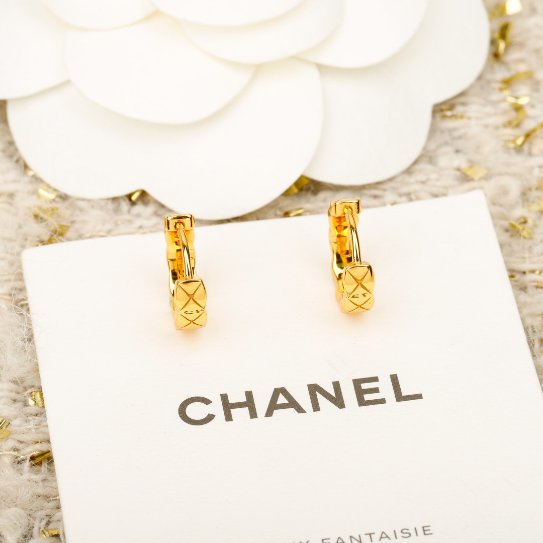 Chanel Haute Joaillerie Fine Jewelry Earrings Necklace Ring Ref.3099B217 6