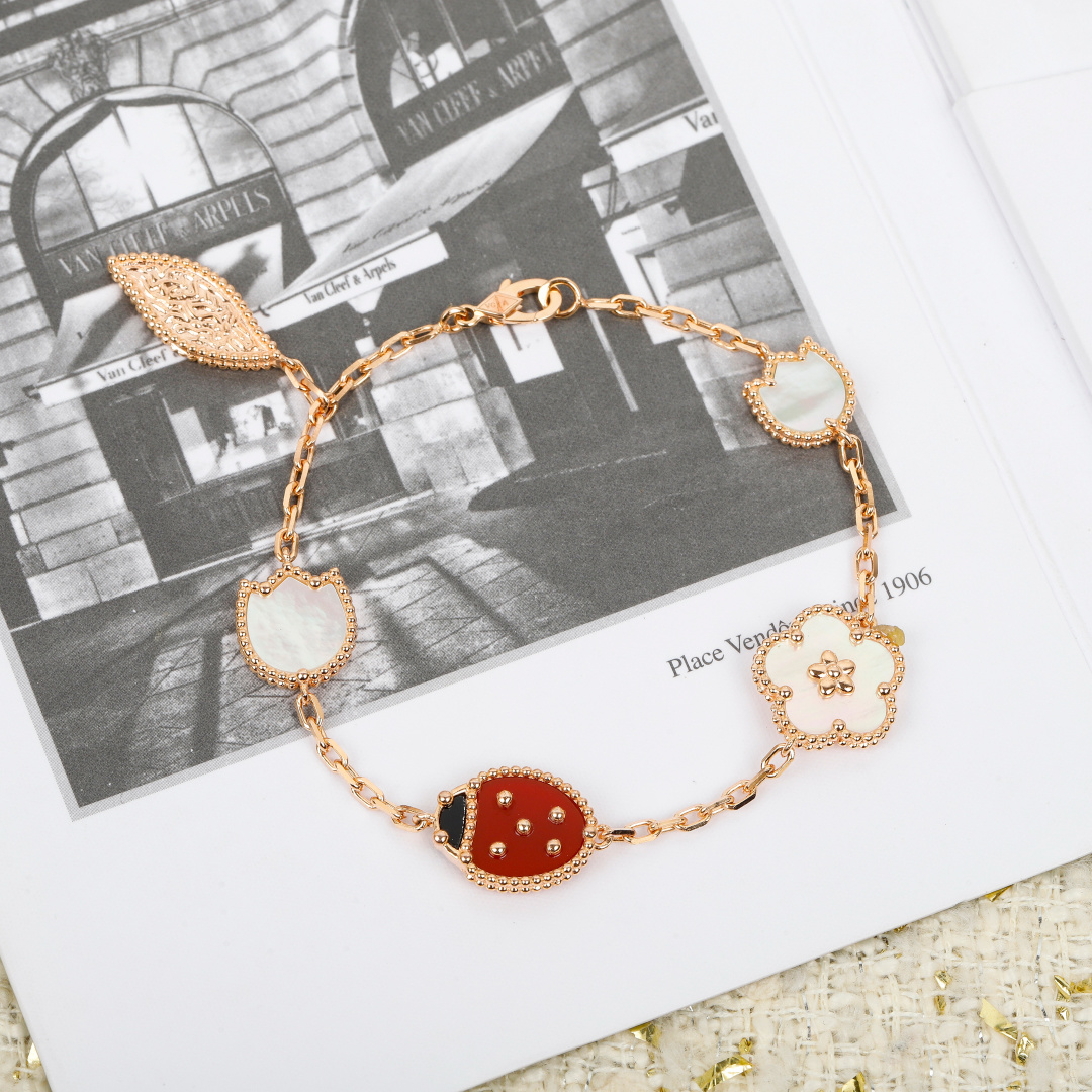 Pulseira Van Cleef Arpels Lucky Spring Ouro rosa branco madrepérola vermelho cornalina preto ônix 17 cm