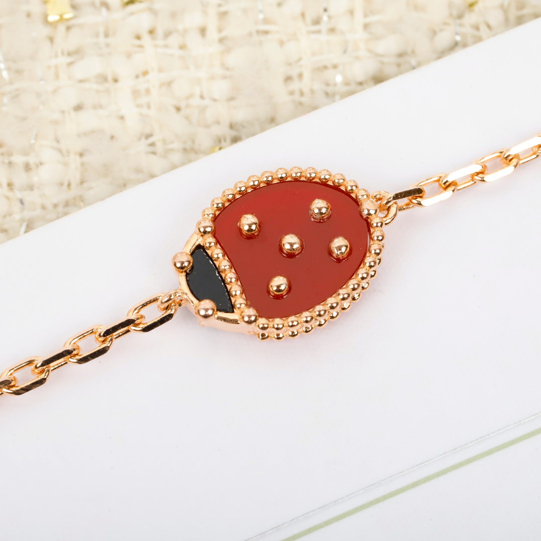 Pulseira Van Cleef Arpels Lucky Spring Ouro rosa branco madrepérola vermelho cornalina preto ônix 17 cm