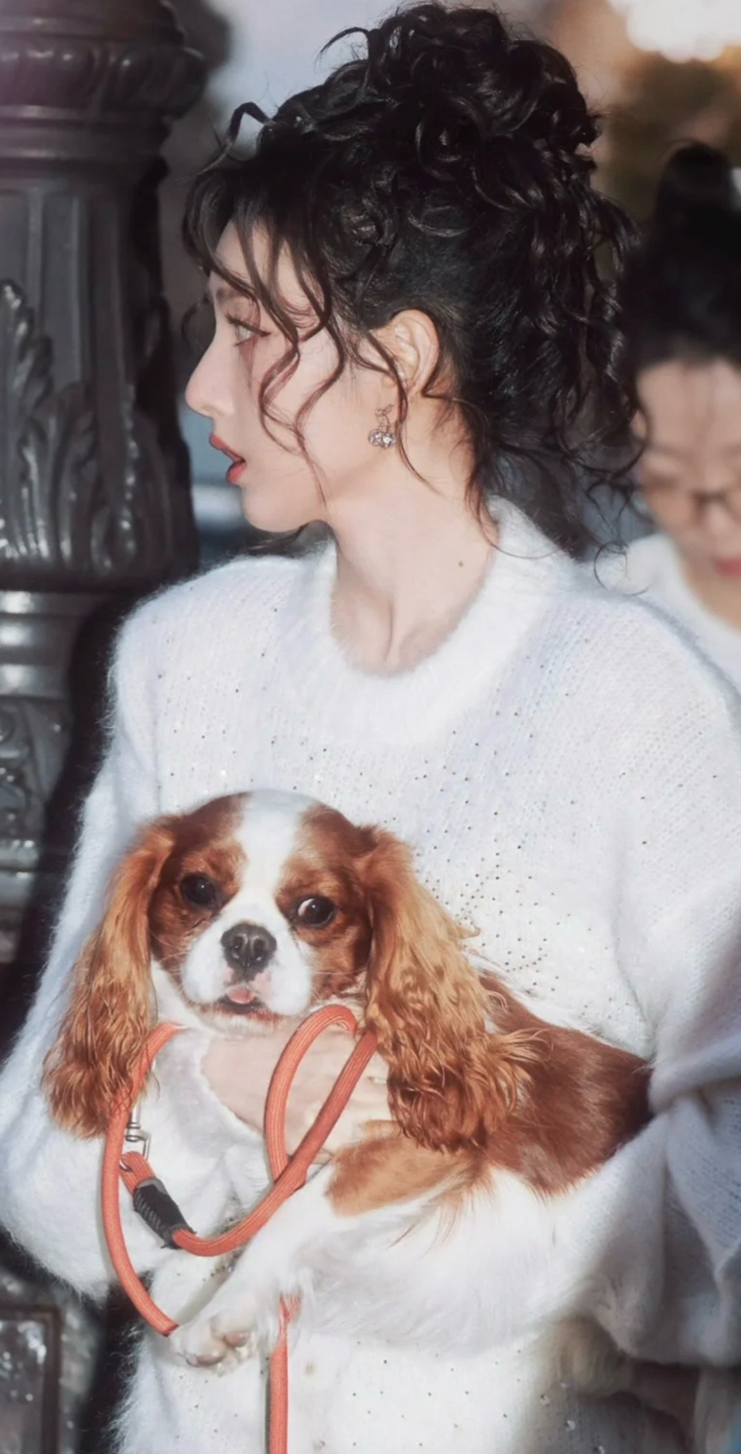 &yen; 110【我们出品】预售26号左右出货，ZP 5020！量大咨询客Fu❗️

【华伦满钻樱桃耳钉】宋祖儿同款❤️🔥绝美🍒，超级bling✨一眼爱上，太美啦！太太太推荐了❗️真的是复古可爱又俏皮！金色满钻点缀的🍒樱桃增添了满满的可爱跟少女感！甜的好让人心动💗，立体🍒设计，镶满大小不同规格的钻✨非常重工！上身立现富家千金既视感！精致到每一寸！这款必须冲呀❗️️📸复古＋可爱的设计带点Y2k的辣妹风！整体俏皮而又有时髦高级感！超级推荐！同系列耳钉项链手链同步上新！必眼一套冲✔️