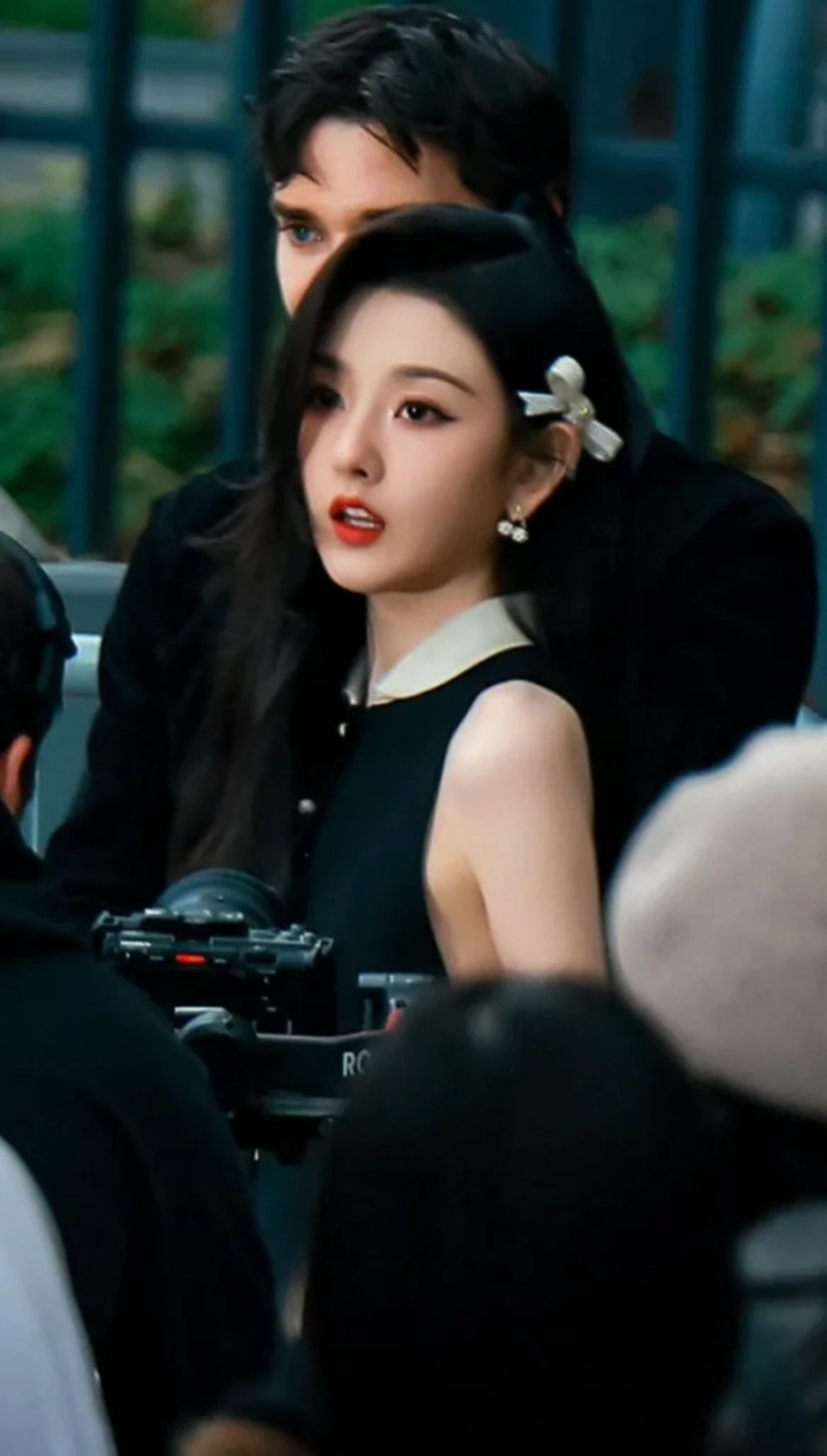 &yen; 110【我们出品】预售26号左右出货，ZP 5020！量大咨询客Fu❗️

【华伦满钻樱桃耳钉】宋祖儿同款❤️🔥绝美🍒，超级bling✨一眼爱上，太美啦！太太太推荐了❗️真的是复古可爱又俏皮！金色满钻点缀的🍒樱桃增添了满满的可爱跟少女感！甜的好让人心动💗，立体🍒设计，镶满大小不同规格的钻✨非常重工！上身立现富家千金既视感！精致到每一寸！这款必须冲呀❗️️📸复古＋可爱的设计带点Y2k的辣妹风！整体俏皮而又有时髦高级感！超级推荐！同系列耳钉项链手链同步上新！必眼一套冲✔️