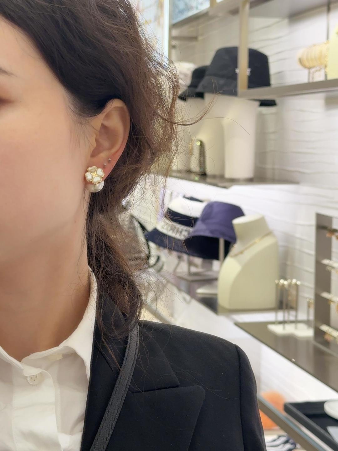 디올 귀걸이 133798 Dior Earrings 썸네일 이미지