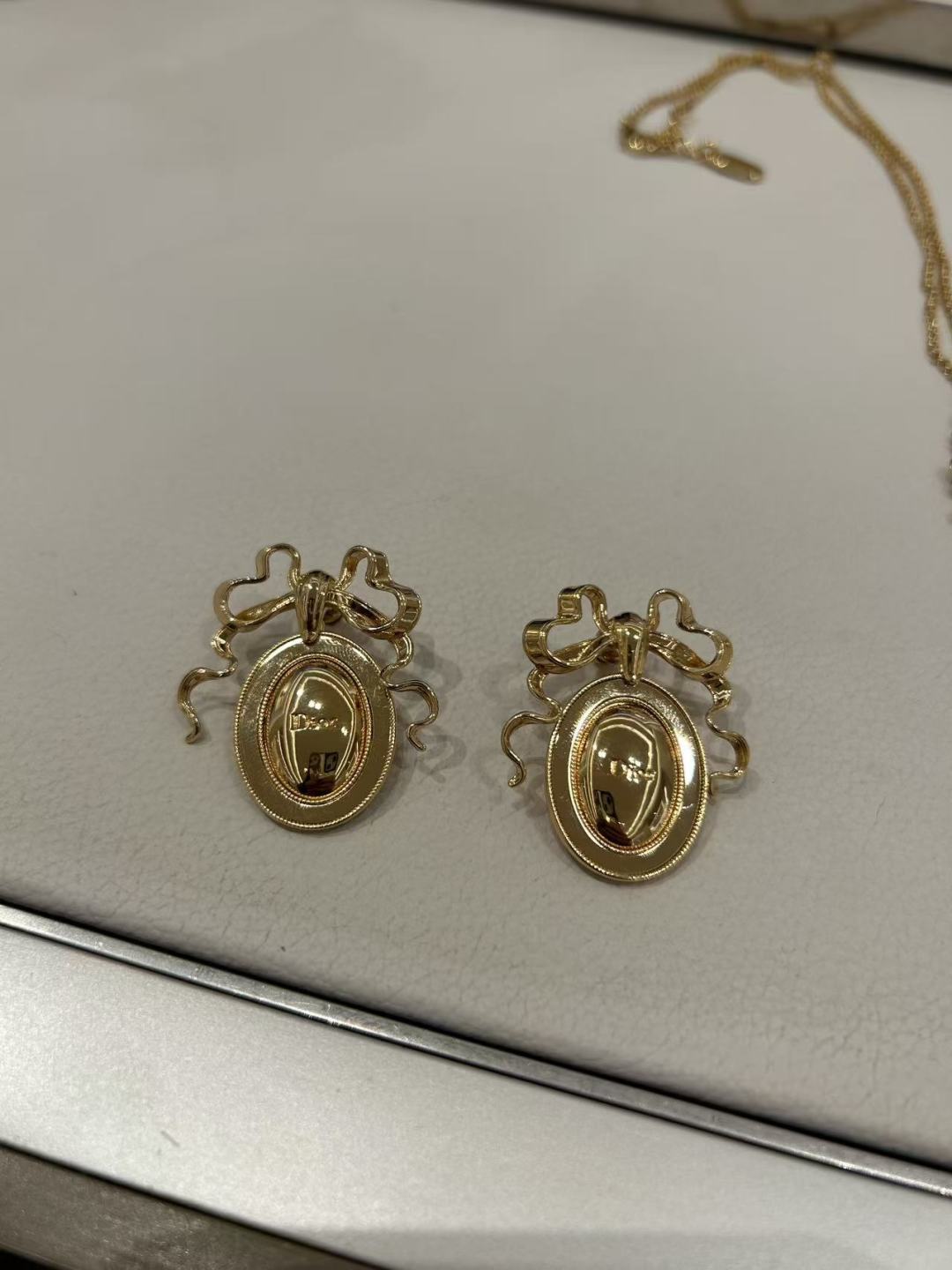 디올 귀걸이 133549 Dior Earrings