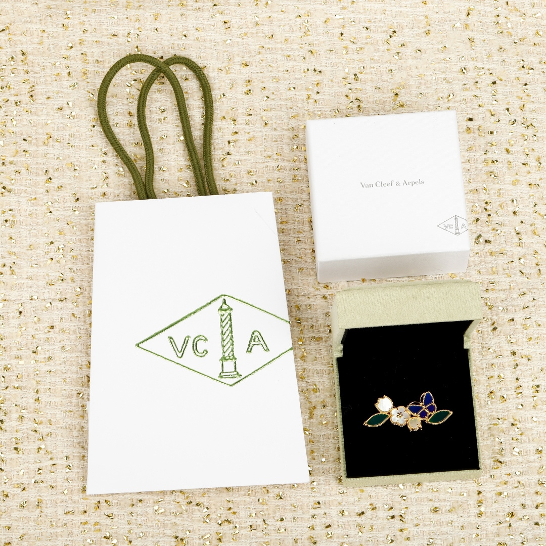 Broche de mariposa y flores para las cuatro estaciones de Van Cleef Arpels