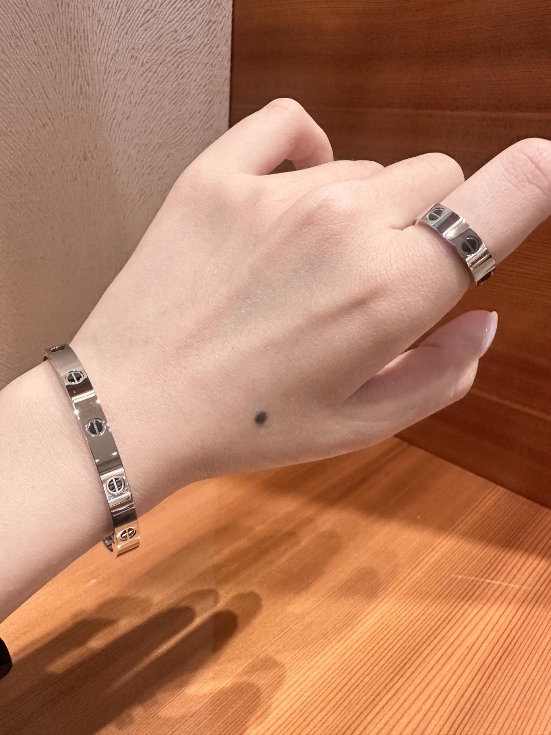【】卡🏠LOVE系列宽版素圈戒指❗️可定制真金版,量大咨询客Fu❗️ (Cartier)LOVE系列宽版素圈戒指 【】卡🏠LOVE系列宽版素圈戒指❗️可定制真金版,量大咨询客Fu❗️ (Cartier)LOVE系列宽版素圈戒指