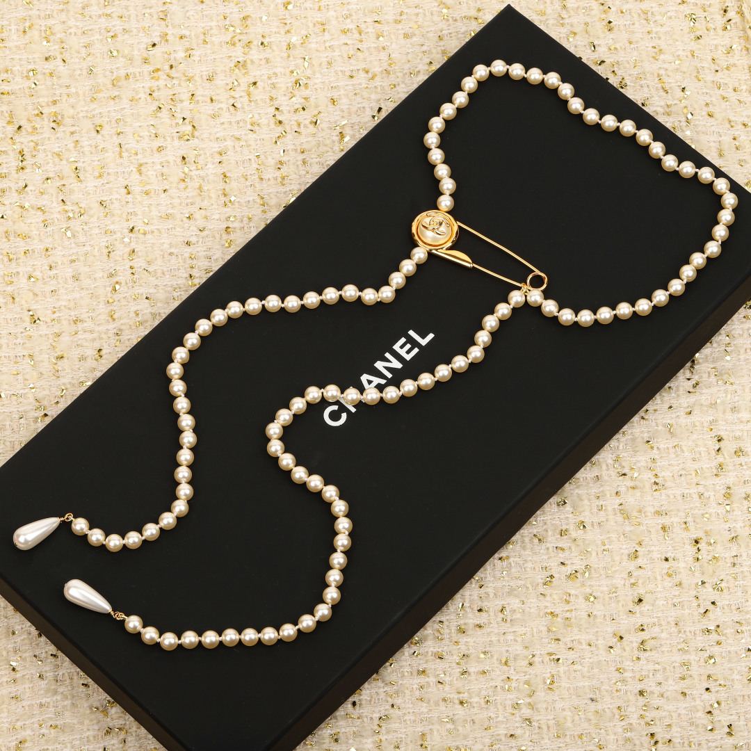 CHANEL Button Double C Pearl Sweater Chain