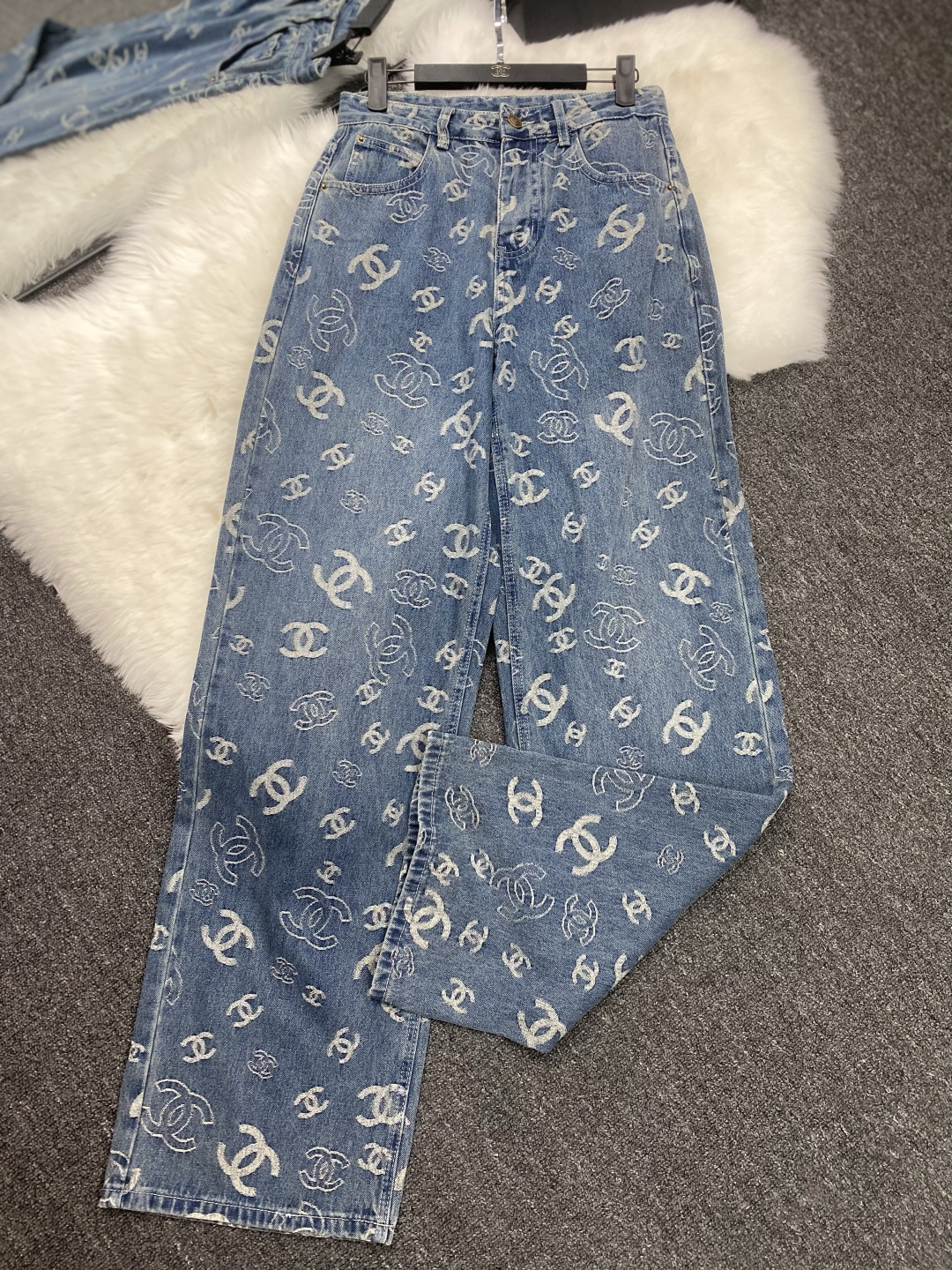 Chanel High-Waisted Wide Leg Jeans with Jacquard Logo - Retro Blue Denim 7 cmp i1741621990527 5262 0 5