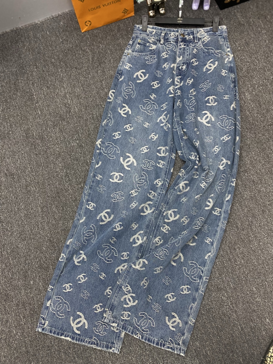 Chanel High-Waisted Wide Leg Jeans with Jacquard Logo - Retro Blue Denim 4 cmp i1741621990565 5679 0 2