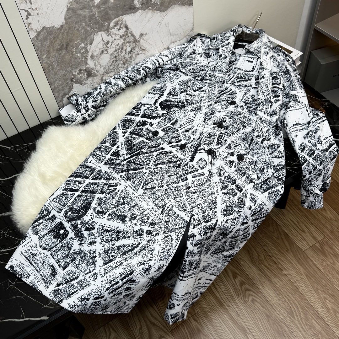 Dior Paris Map Print Long Trench Coat 2025SS, White, S/M/L 3 cmp i1756354126250 1009 0 2