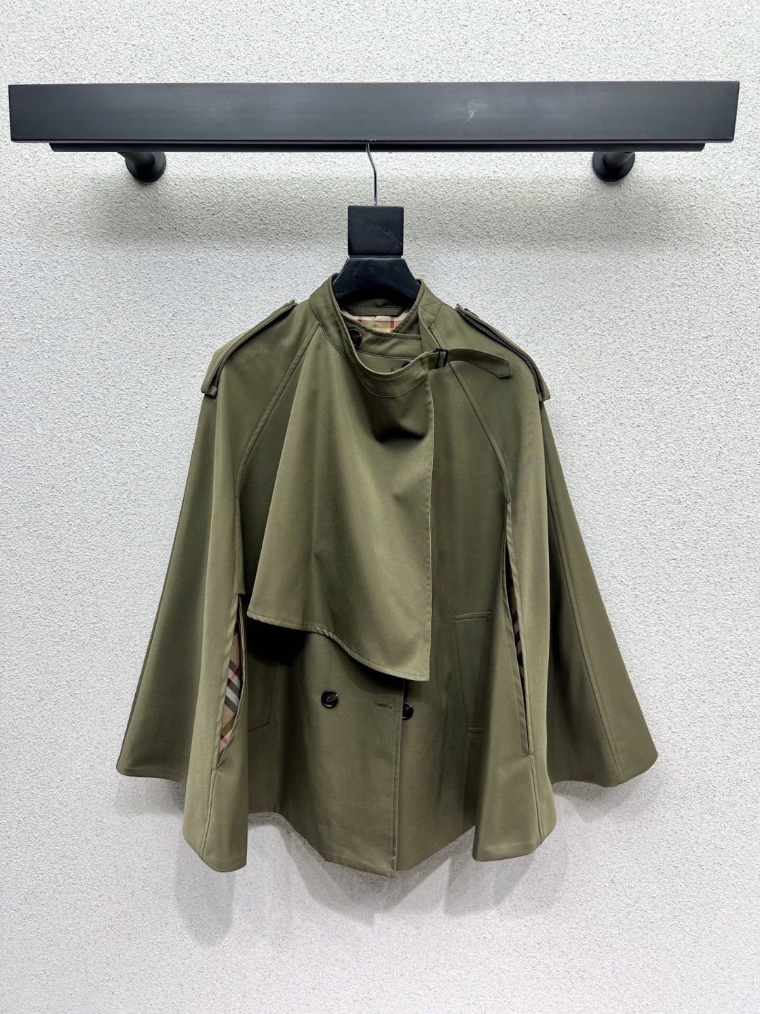 Elegant Burberry Style Cape Coat for Women | Timeless Fashion Piece 5 cmp i1757665202862 8270 0 4
