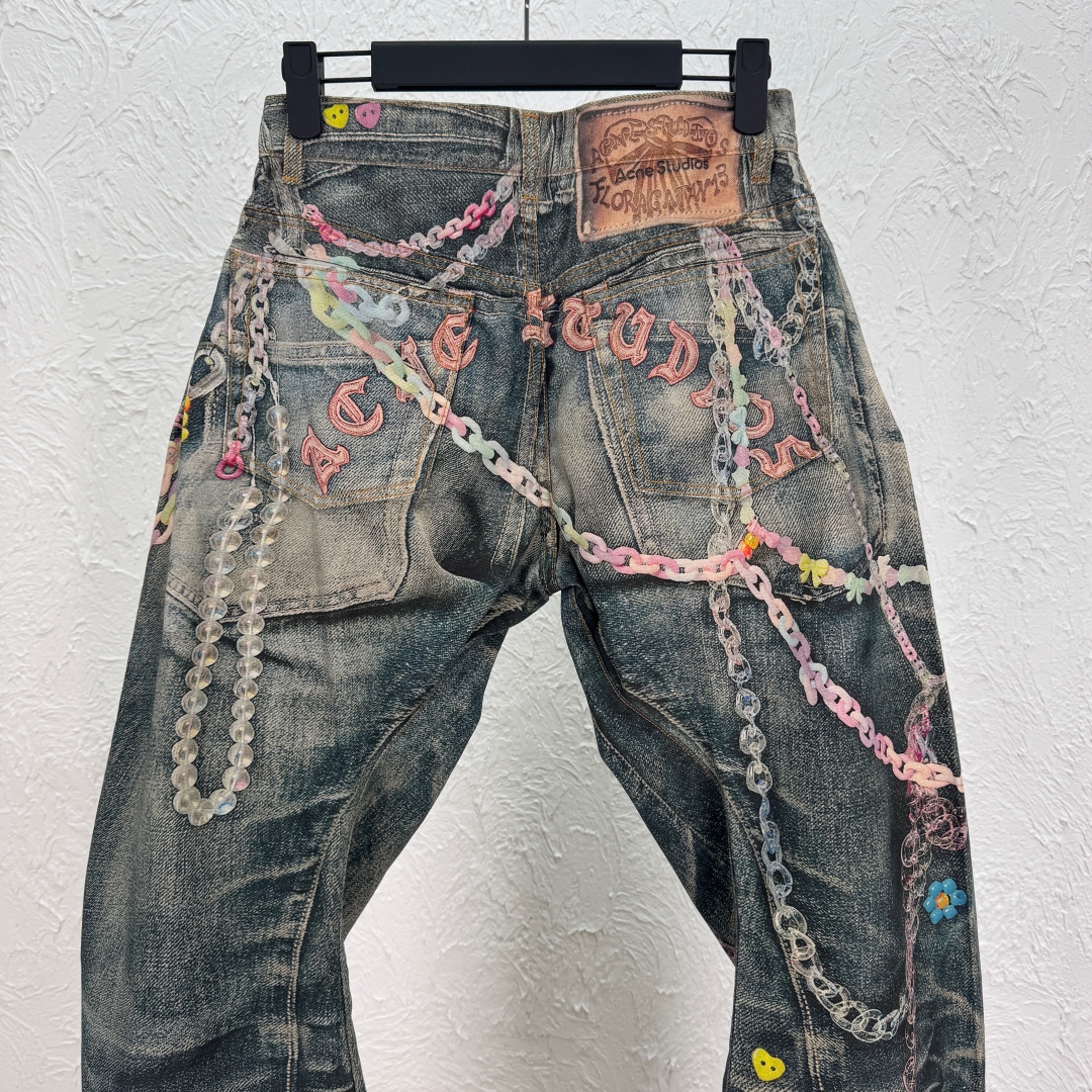 Acne Studios 3D Printed Jeans with Chain Details - Stylish and Unique Denim 6 cmp i1737349844314 2812 0 5