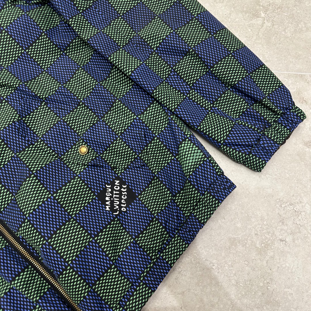 Louis Vuitton Reversible Damier Windbreaker Jacket - Stylish & Versatile 7 cmp a1740210495402 7304
