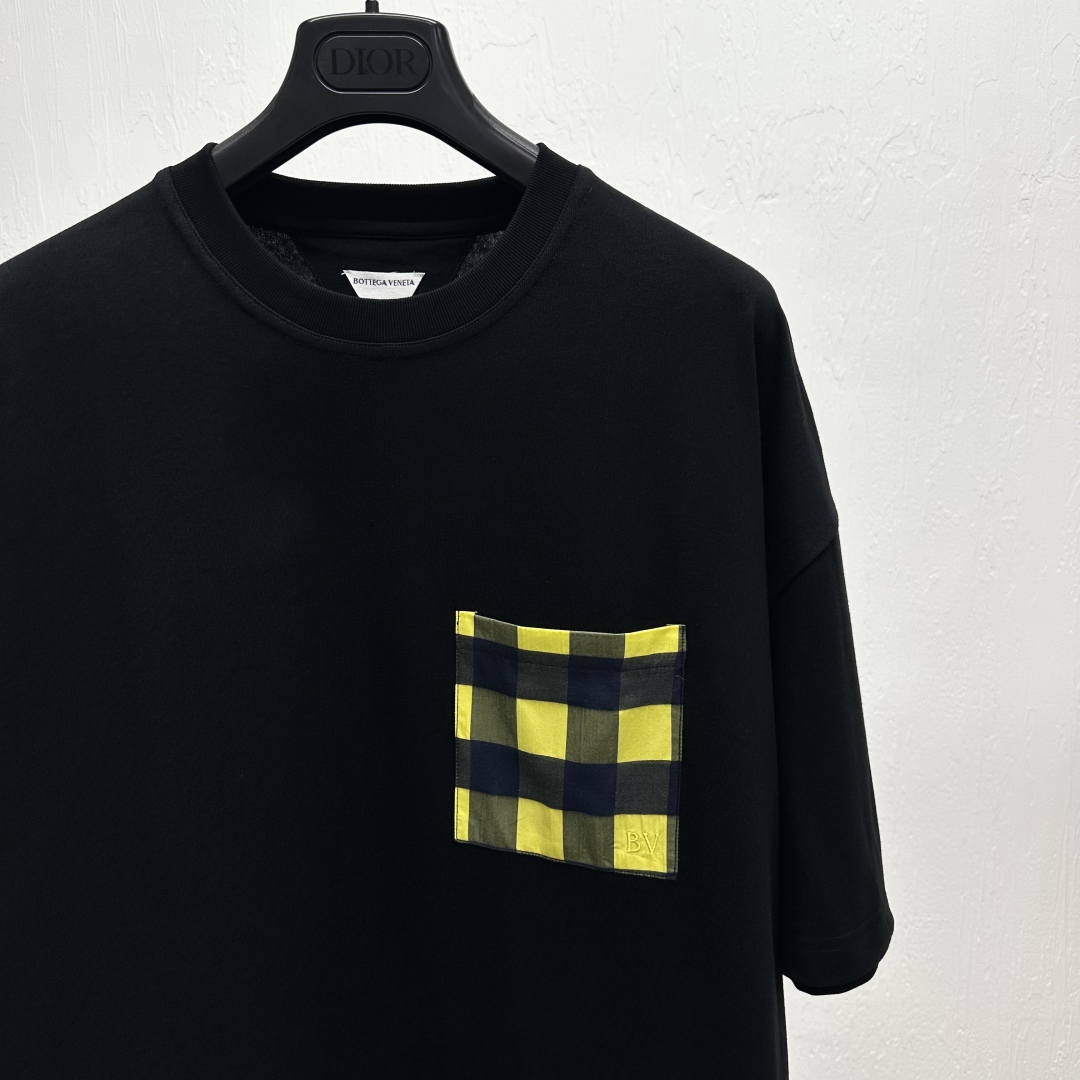 Bottega Veneta Black Crew Neck T-Shirt with Check Pocket S-XL 4 cmp a1740983016502 8523