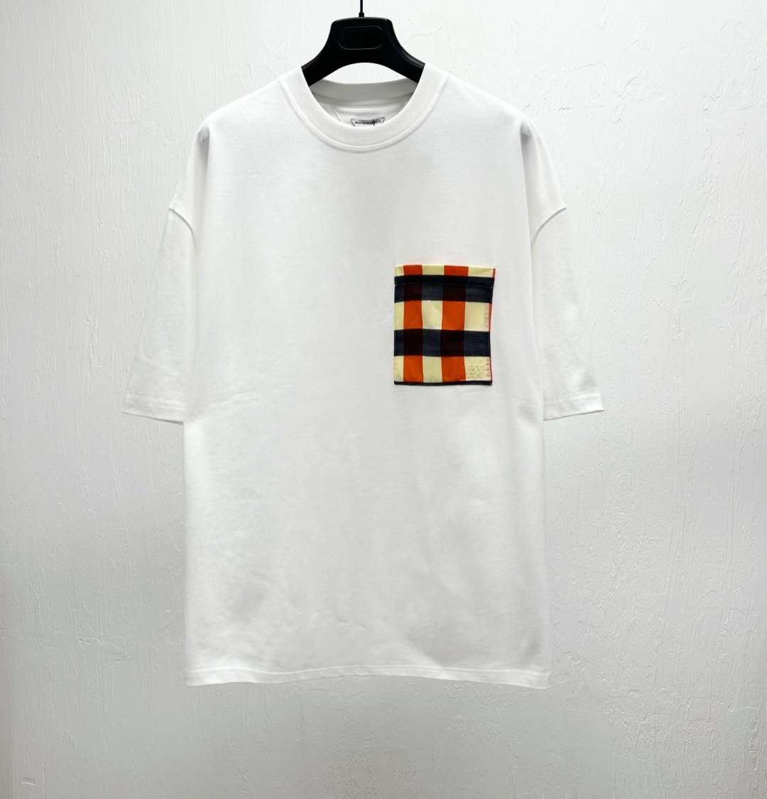 Bottega Veneta Check Pocket Crew Neck T-Shirt - Stylish and Versatile 2 cmp a1742193362279 5523