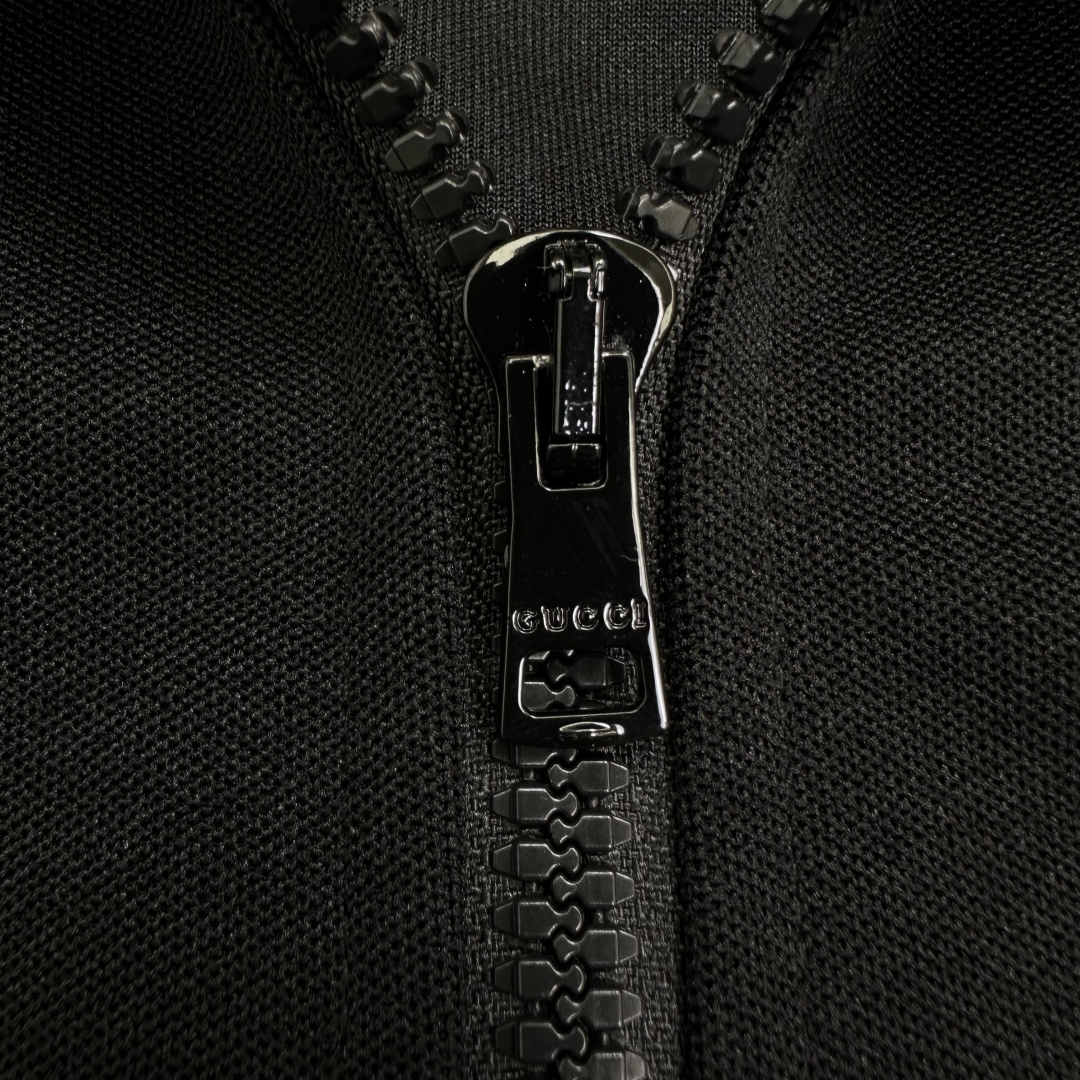 Gucci Black Cotton Blend Zip-Up Hoodie with Striped Ribbed Hem 8 cmp a1751704470578 5115