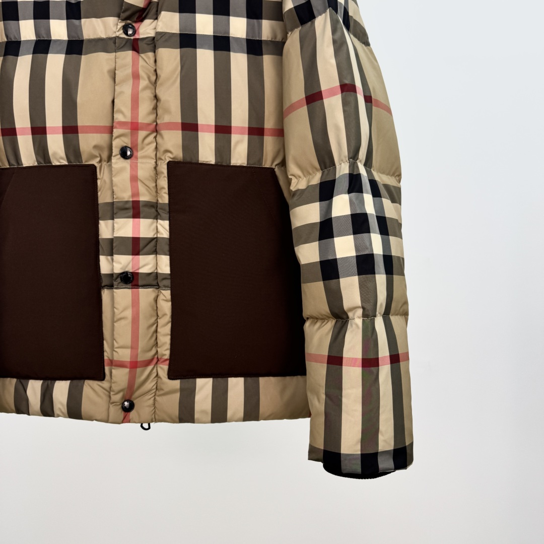 Burberry Check Padded Gilet/Coat - Stylish & Warm Puffer Vest Jacket 5 cmp a1752387836136 3484