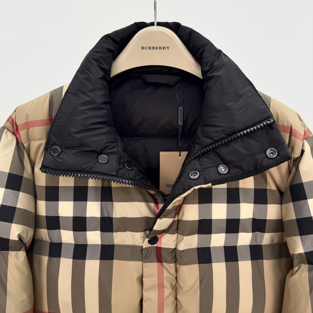 Burberry Check Padded Gilet/Coat - Stylish & Warm Puffer Vest Jacket 3 cmp a1752387836163 8252