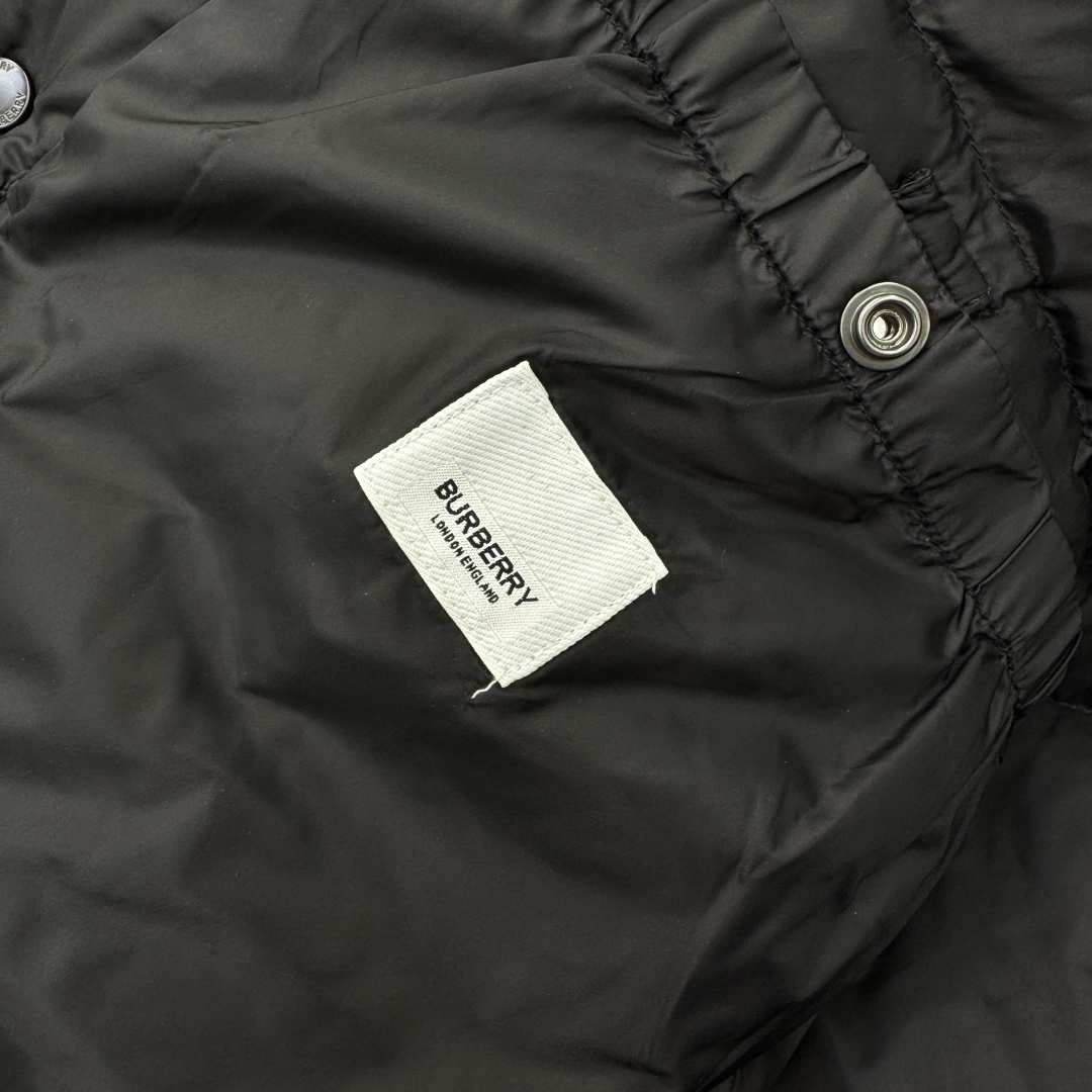 Burberry Check Padded Gilet/Coat - Stylish & Warm Puffer Vest Jacket 8 cmp a1752387839740 6510