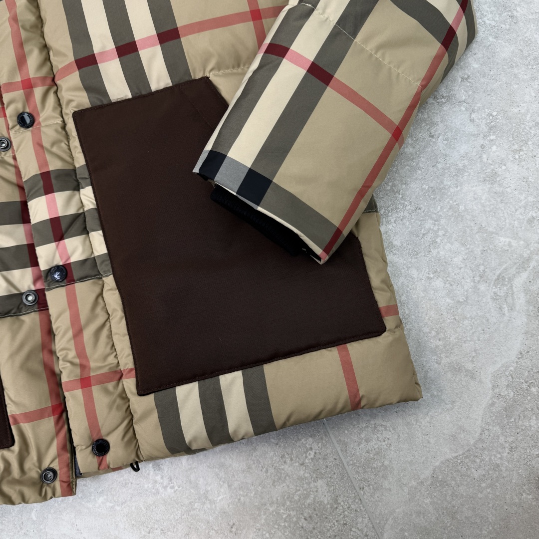 Burberry Check Padded Gilet/Coat - Stylish & Warm Puffer Vest Jacket 7 cmp a1752387839742 6270