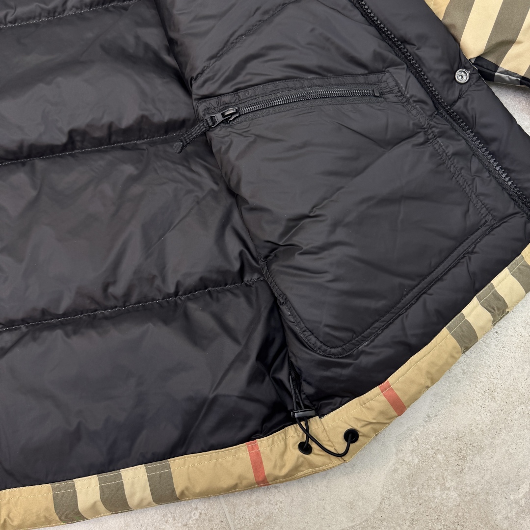Burberry Check Padded Gilet/Coat - Stylish & Warm Puffer Vest Jacket 9 cmp a1752387839743 6745