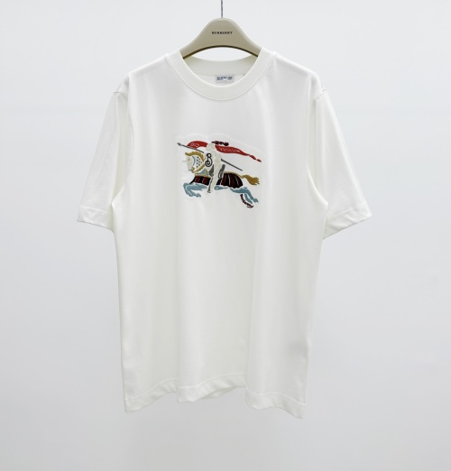 Burberry White Crew Neck T-Shirt with Equestrian Knight Embroidery 20 Burberry White Crew Neck T-Shirt with Equestrian Knight Embroidery