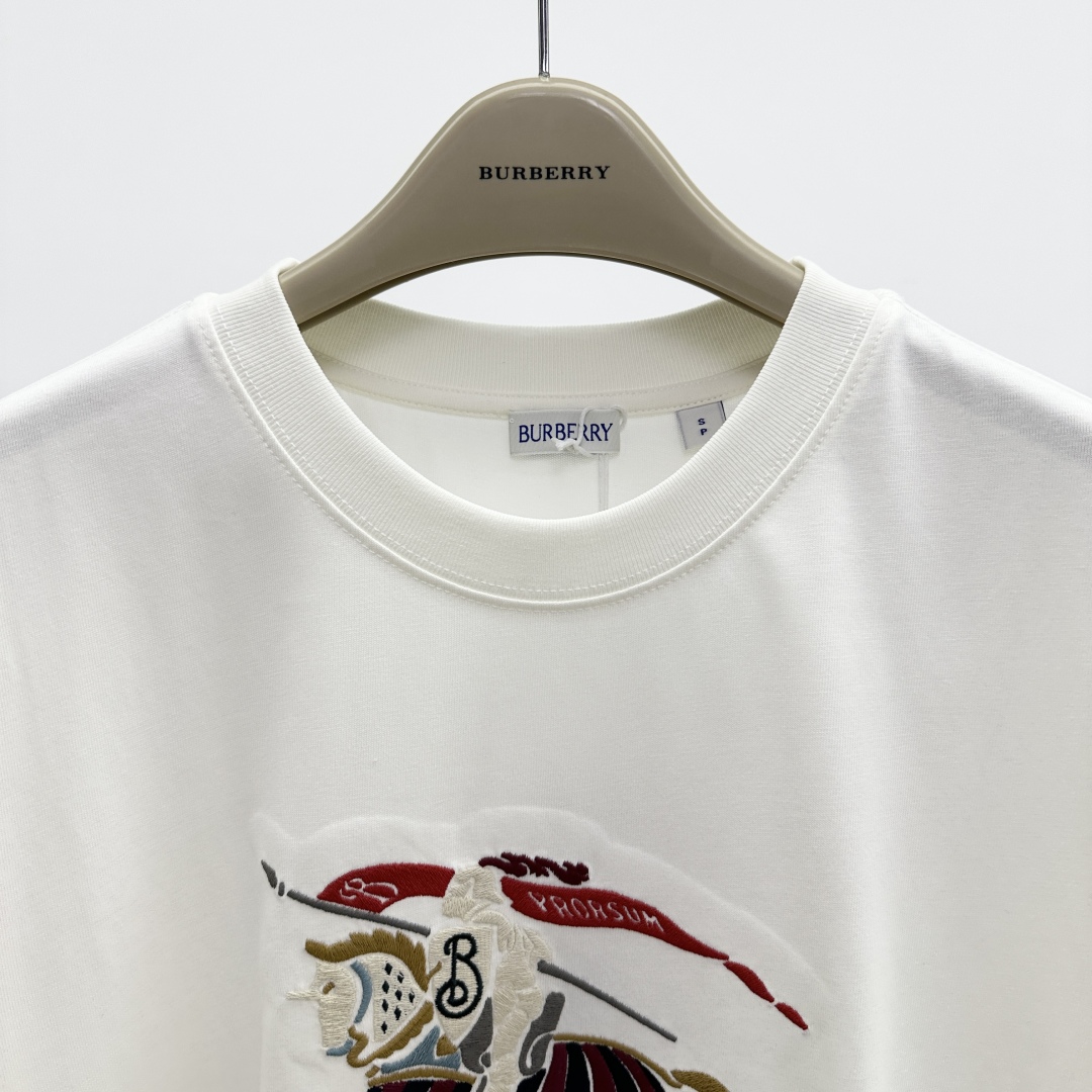Burberry White Crew Neck T-Shirt with Equestrian Knight Embroidery 3 cmp a1753084999869 6773
