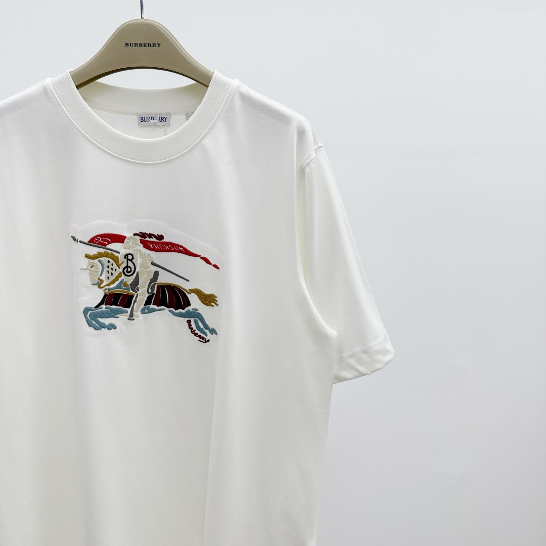 Burberry White Crew Neck T-Shirt with Equestrian Knight Embroidery 4 cmp a1753085000316 1263