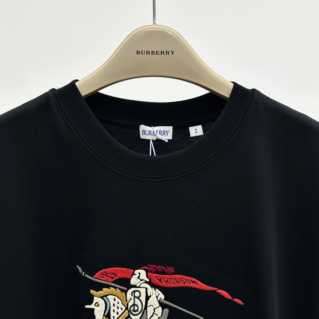 Burberry Black Cotton T-Shirt with Equestrian Knight Design - Crew Neck 3 cmp a1753085074456 6566