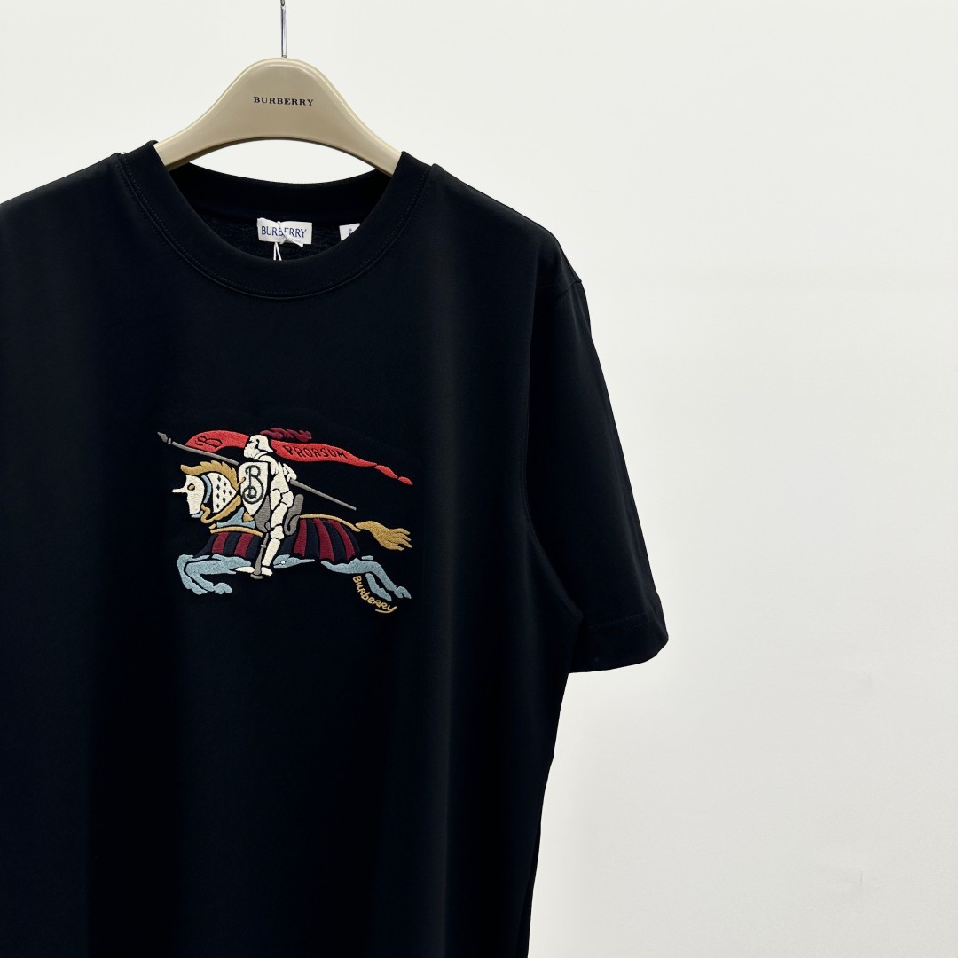 Burberry Black Cotton T-Shirt with Equestrian Knight Design - Crew Neck 4 cmp a1753085074551 0612