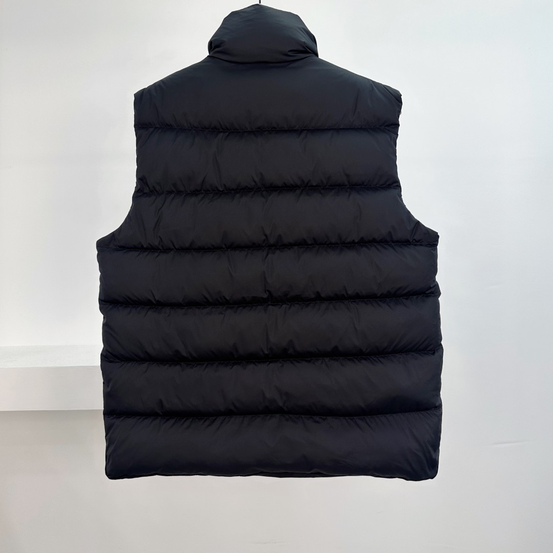 Moncler Quilted Matte Down Vest - Stylish & Warm Padded Gilet 6 cmp a1755680428572 5007