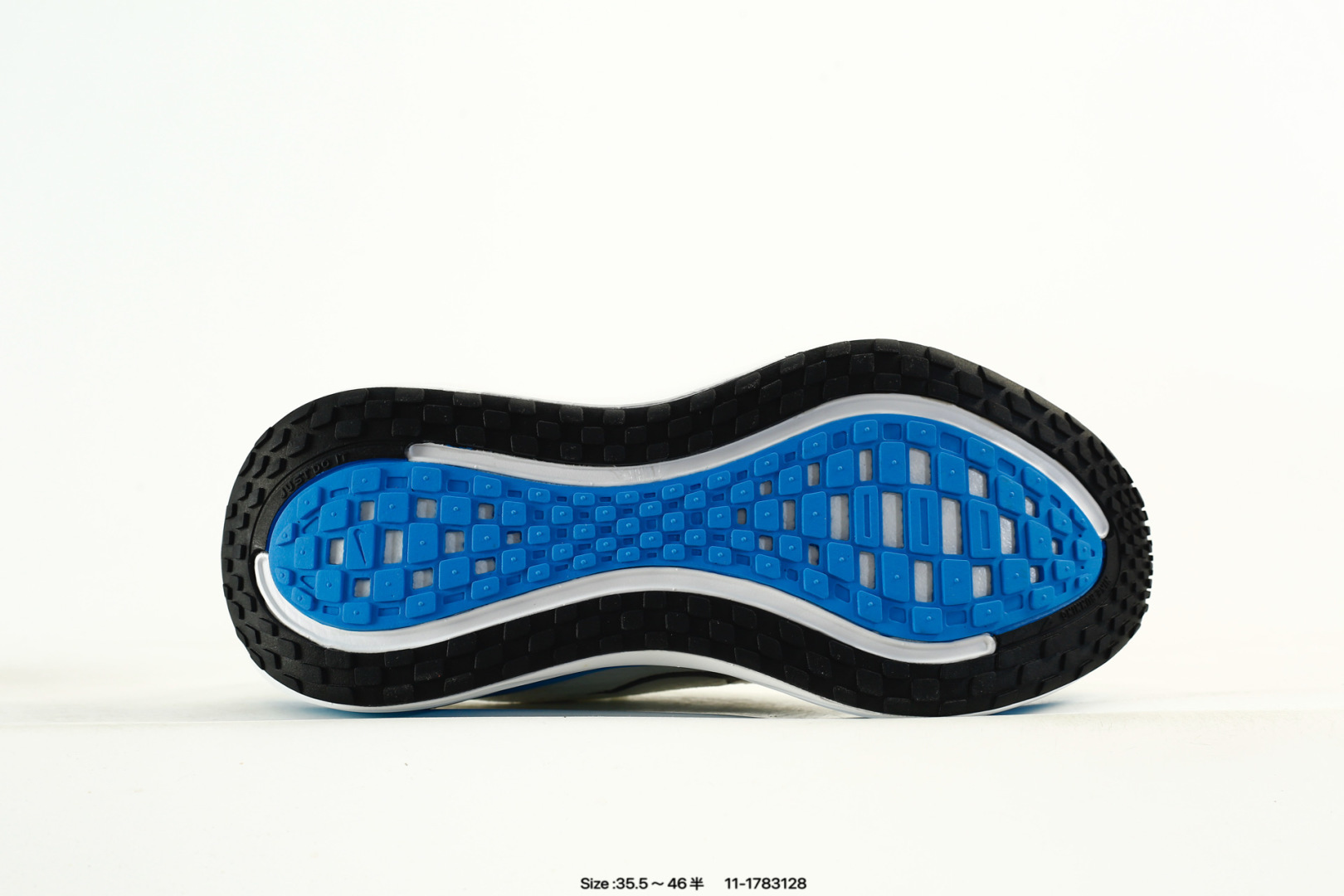 💰140
公司级✅Nike VOMERO PLUS 耐克 舒适减震防滑 低帮跑步鞋
全掌ReactX泡绵中底 前掌和后跟还配备了Air Zoom气垫单元 据说跑起来更快更舒适哦 这次最大的升级点 首次引入了ReactX泡绵
货号:HV8150-103
尺码:36 36.5 37.5 38 38.5 39 40 40.5 41 42 42.5 43 44 45 46
编码:11-1783128