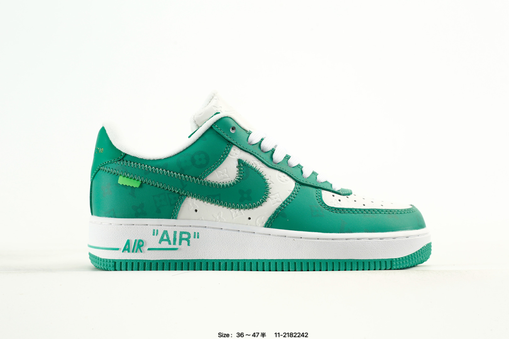 公司级✅Nike Air Force 1 x Louis Vuitton 耐克 空军一号 路易威登联名 潮流复古 低帮板鞋 路易威登与耐克品牌的首次联名合作 并在全球范围限量销售 自发售以来受到一定的关注 此款联名球鞋首次由耐克之外的制鞋工坊手工打造 两大品牌携手推出尽显本真魅力的高端球鞋 时尚借由魔力与创意升华为象征亚文化的艺术品 官方货号:241524-001 编码:11-2182242