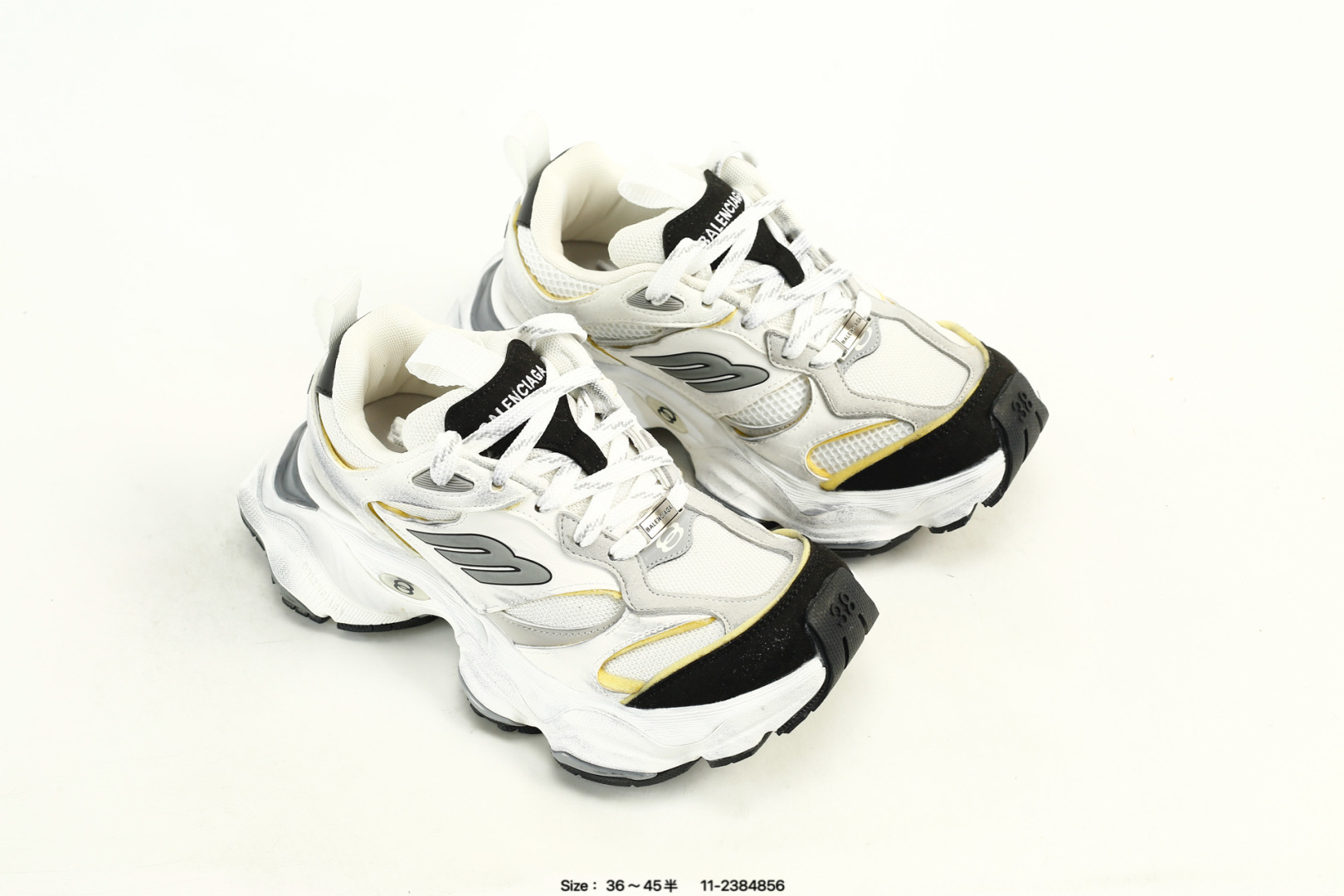 🈴💰280
Balenciaga CARGO Sneaker
巴黎世家十一代圆头系带
舒适百搭低帮生活休闲鞋老爹鞋
全套原纸板楦头开发 最原汁原味的灵魂版型
全鞋荧光划线卡点 胶水把控整洁度追求极致完美 每一双都是工艺品 多重QC质检
超越公司货的品控标准 实实在在的免检产品
原盒原配 正确字体电绣
粗细、位置、大小正确 侧边TPU 透气孔匹配意产原版
正确分离大底 TPU软底 原版一致大底LOGO
立体感十足 原厂皮料水洗做旧
采购原厂网纱 这款超细纤维和网布工装运动鞋
做旧的厚网布鞋面 还有一种经典 Track 鞋款融合 New Balance 9060 中底之即视感 标志性 Sporty B Logo 置于鞋面中间 再加上明显提高的中底厚度 你也不用害怕与3XL难以分辨
货号:784339 W2MV1 1170
码数:如图
编码:11-2384856