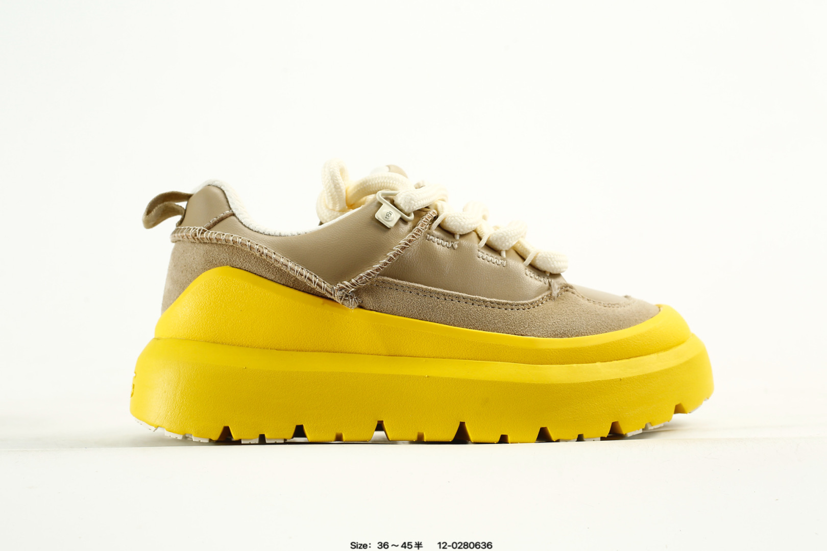 🈴💰210
UGG Kallen Lace 新款低帮雪地靴 冬季保暖外出 家居都是很适合的选择 近年uug推出款式系列 局部偏向年轻消费者喜好 也走到时尚潮流穿搭的前沿 鞋身材质 翻毛皮鞋面 轻便全套包装  
货号: W/1170910
码数：如图
编码：12-0280636