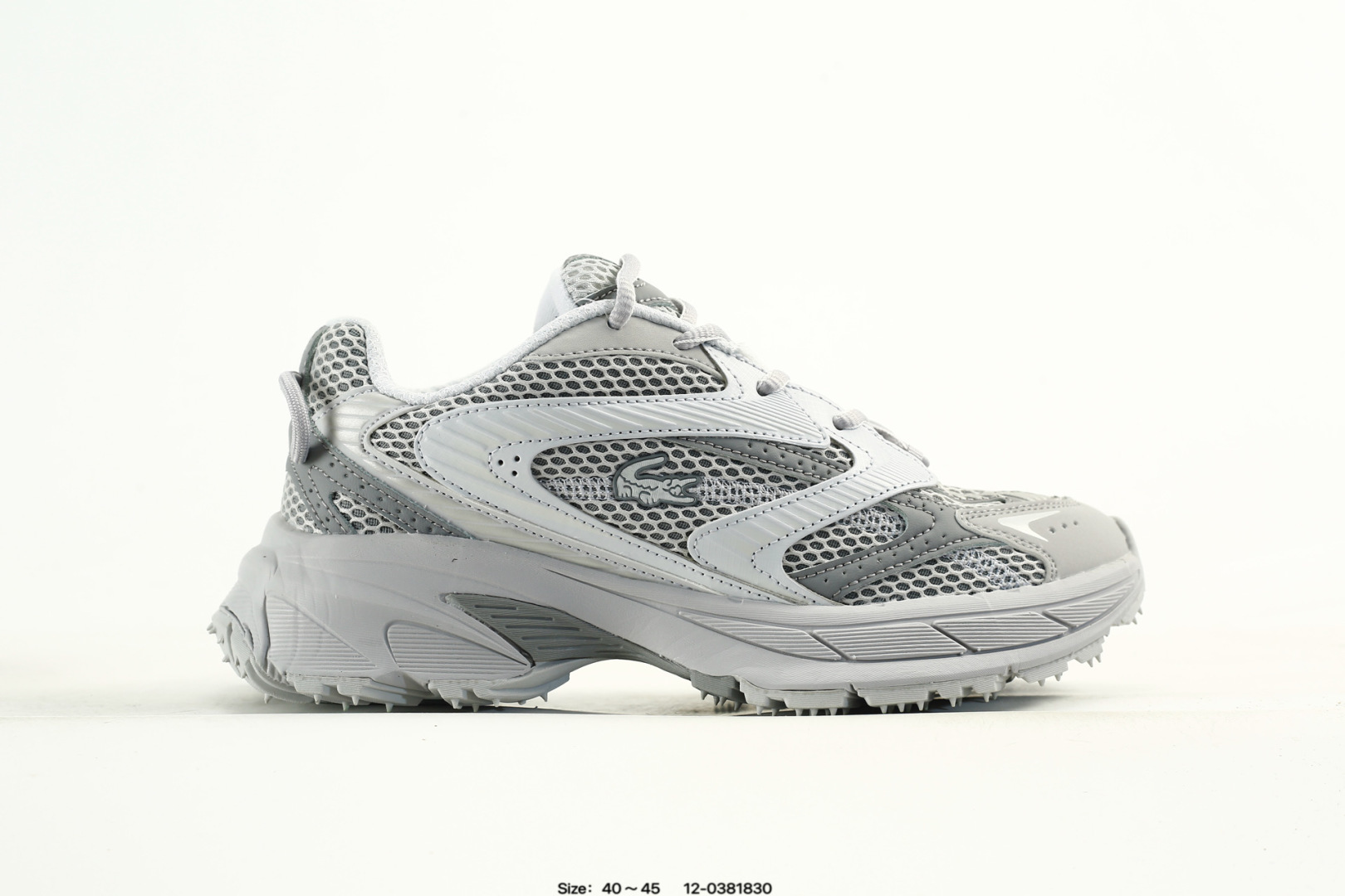 💰180 公司级✅LACOSTE法国鳄鱼男鞋25秋季新款L003系列运动休闲鞋 系带设计，撞色鞋面 侧面饰有LACOSTE鳄鱼标识 舒适规则鞋底，饰有品牌字母标识 货号:749SMA000608C 尺码:如图 编码：12-0381830