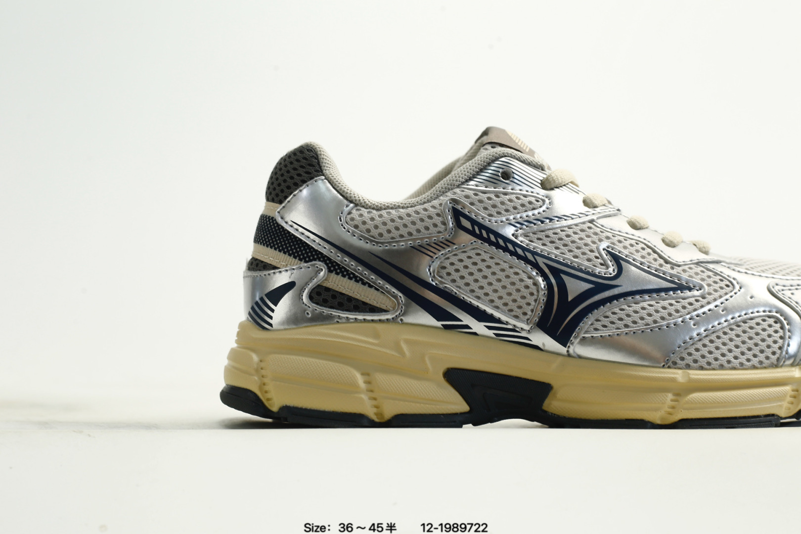 💰160
真标半码MIZUNO SPEED 2K 美津浓男女城市机能山系运动休闲鞋脏脏鞋
货号:D1GH222911
尺码:36 36.5 37.5 38 38.5 39 40 40.5 41 42 42.5 43 44 45
编码：12-1989722