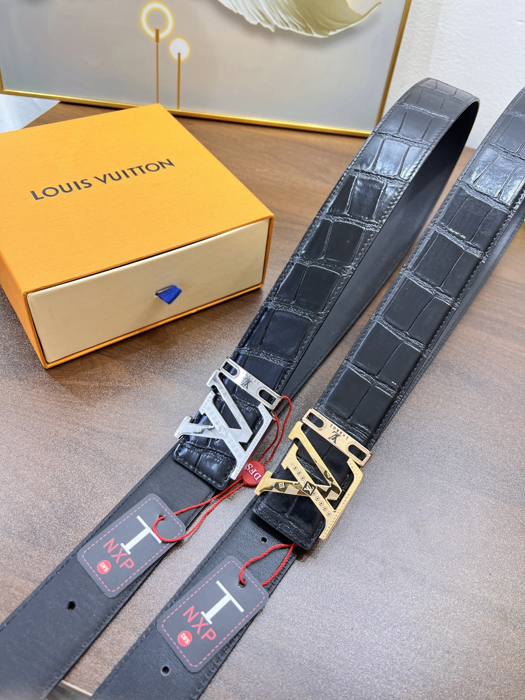 顶级皮带 字母抛光精钢五金 内穿扣头皮带腰带LV路易威登 法国进口进口小米格鳄鱼纹头层低双面使用-Chinese UA Cheap High Quatity Brand Clothes Bags handbags Sneakers wholesale wholesaler seller from China Factory suppliers Fashion Clothing Shoes best Quality Beautiful Price 顶级皮带 字母抛光精钢五金 内穿扣头皮带腰带LV路易威登 法国进口进口小米格鳄鱼纹头层低双面使用