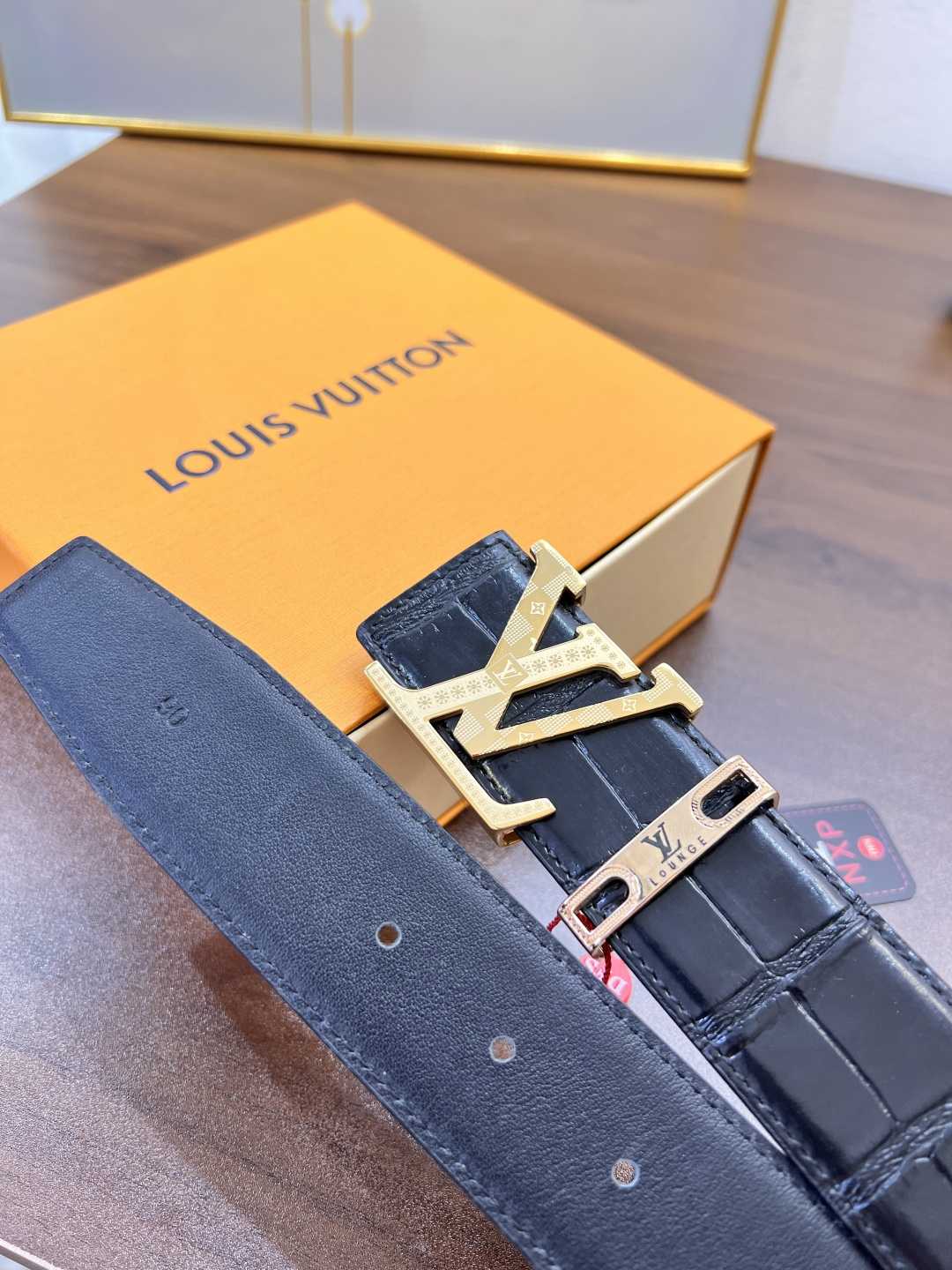 顶级皮带 字母抛光精钢五金 内穿扣头皮带腰带LV路易威登 法国进口进口小米格鳄鱼纹头层低双面使用-Chinese UA Cheap High Quatity Brand Clothes Bags handbags Sneakers wholesale wholesaler seller from China Factory suppliers Fashion Clothing Shoes best Quality Beautiful Price 顶级皮带 字母抛光精钢五金 内穿扣头皮带腰带LV路易威登 法国进口进口小米格鳄鱼纹头层低双面使用