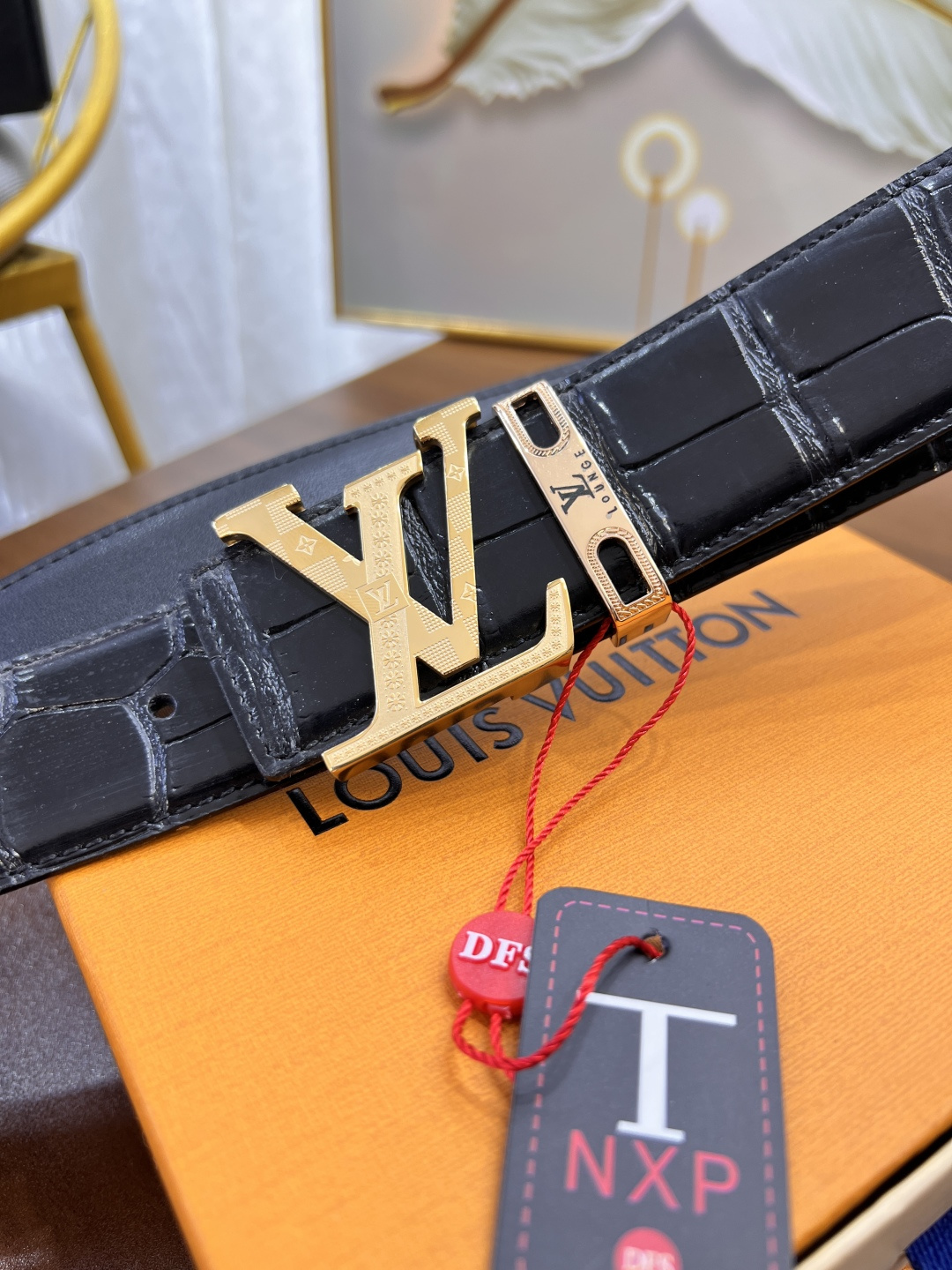 顶级皮带 字母抛光精钢五金 内穿扣头皮带腰带LV路易威登 法国进口进口小米格鳄鱼纹头层低双面使用-Chinese UA Cheap High Quatity Brand Clothes Bags handbags Sneakers wholesale wholesaler seller from China Factory suppliers Fashion Clothing Shoes best Quality Beautiful Price 顶级皮带 字母抛光精钢五金 内穿扣头皮带腰带LV路易威登 法国进口进口小米格鳄鱼纹头层低双面使用