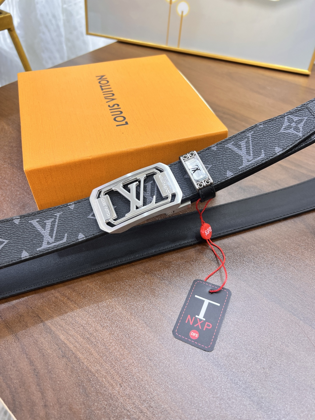 路易威登自动扣皮带 定制牛皮 pvc面料定制老花配达 皮低小细纹牛皮 3.5cm-Chinese UA Cheap High Quatity Brand Clothes Bags handbags Sneakers wholesale wholesaler seller from China Factory suppliers Fashion Clothing Shoes best Quality Beautiful Price 路易威登自动扣皮带 定制牛皮 pvc面料定制老花配达 皮低小细纹牛皮 3.5cm