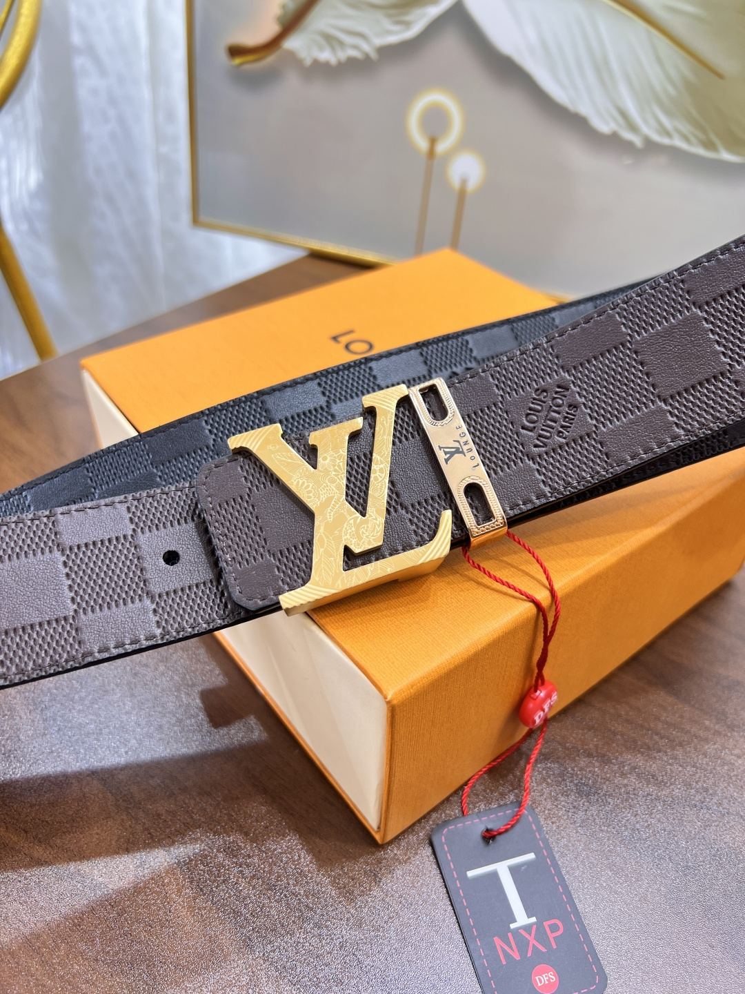 路易威登LV男士皮带 ZP开模制作 zp同步压花格子面料精钢五金内穿加厚五金 4.0cm-Chinese UA Cheap High Quatity Brand Clothes Bags handbags Sneakers wholesale wholesaler seller from China Factory suppliers Fashion Clothing Shoes best Quality Beautiful Price 路易威登LV男士皮带 ZP开模制作 zp同步压花格子面料精钢五金内穿加厚五金 4.0cm