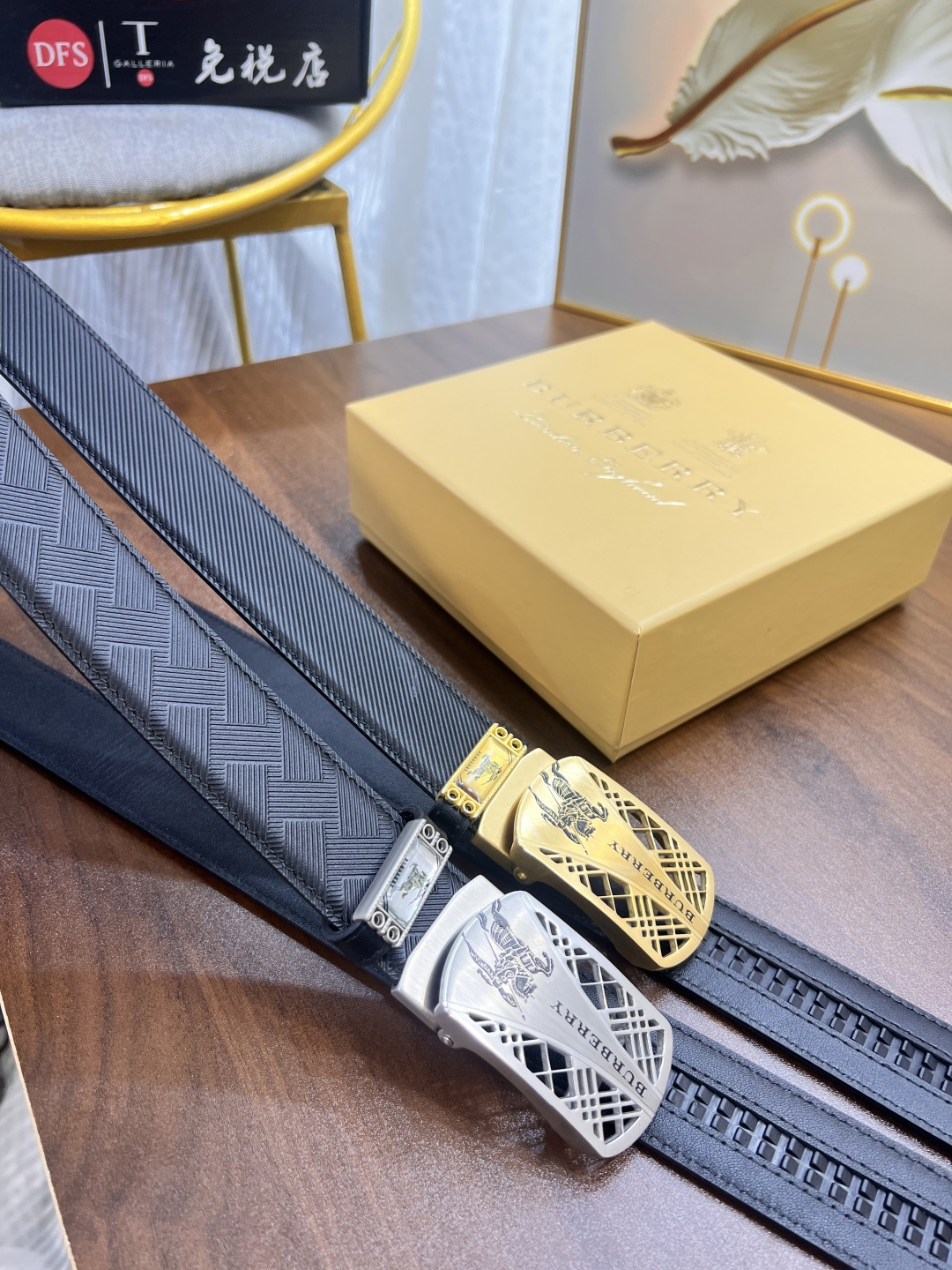 巴宝莉自动扣皮带 最新款 原厂条形纹头层牛皮 顶级品质商务正装 自动滑轨手感柔软 抛光自动精钢内穿五金 宽度3.5cm-Chinese UA Cheap High Quatity Brand Clothes Bags handbags Sneakers wholesale wholesaler seller from China Factory suppliers Fashion Clothing Shoes best Quality Beautiful Price 巴宝莉自动扣皮带 最新款 原厂条形纹头层牛皮 顶级品质商务正装 自动滑轨手感柔软 抛光自动精钢内穿五金 宽度3.5cm