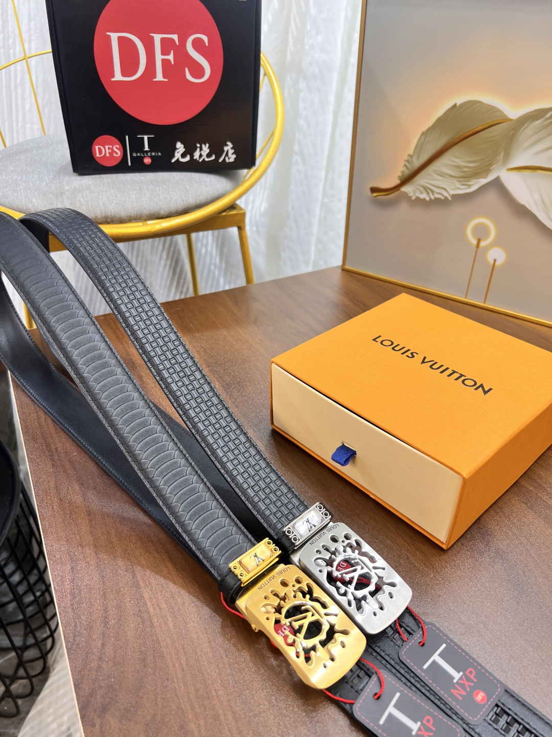 路易威登自动扣皮带 定制牛皮 压花头层进口皮配达 小细纹牛皮-Top High Quatity Cheap Sneakers Fashion Clothing Clothes Bags handbags Shoes of all Brand wholesale With The best Quality And Beautiful Price from China Factory Chinese suppliers wholesaler seller 路易威登自动扣皮带 定制牛皮 压花头层进口皮配达 小细纹牛皮