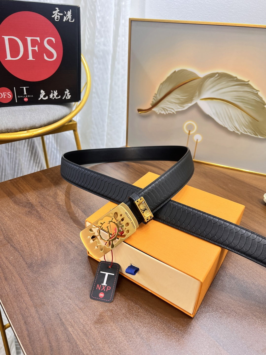 路易威登自动扣皮带 定制牛皮 压花头层进口皮配达 小细纹牛皮-Top High Quatity Cheap Sneakers Fashion Clothing Clothes Bags handbags Shoes of all Brand wholesale With The best Quality And Beautiful Price from China Factory Chinese suppliers wholesaler seller 路易威登自动扣皮带 定制牛皮 压花头层进口皮配达 小细纹牛皮