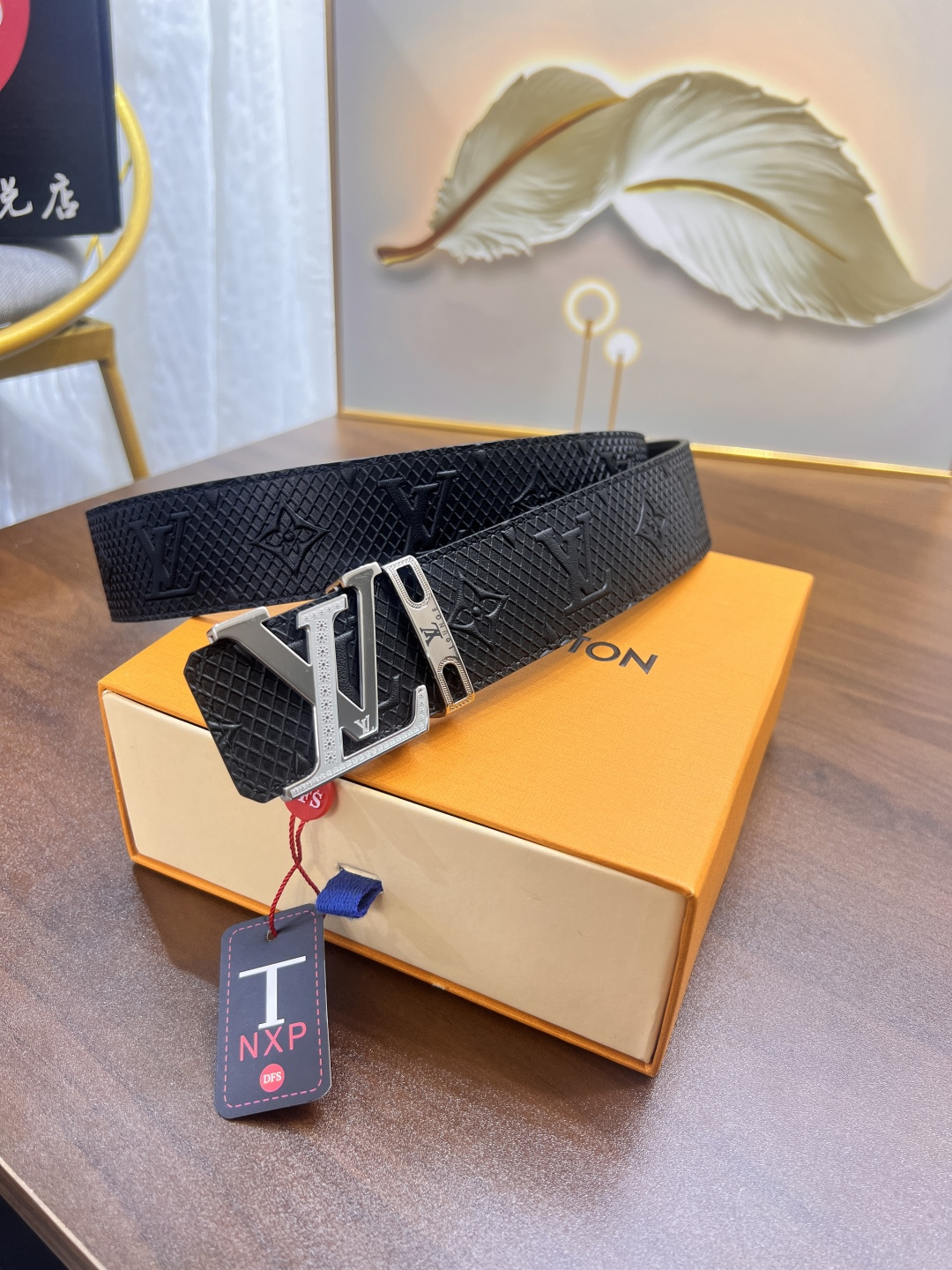 字母抛光精钢五金 内穿扣头.皮带腰带LV路易威登 法国进口进口压花纹牛皮平纹头层-Chinese UA Cheap High Quatity Brand Clothes Bags handbags Sneakers wholesale wholesaler seller from China Factory suppliers Fashion Clothing Shoes best Quality Beautiful Price 字母抛光精钢五金 内穿扣头.皮带腰带LV路易威登 法国进口进口压花纹牛皮平纹头层