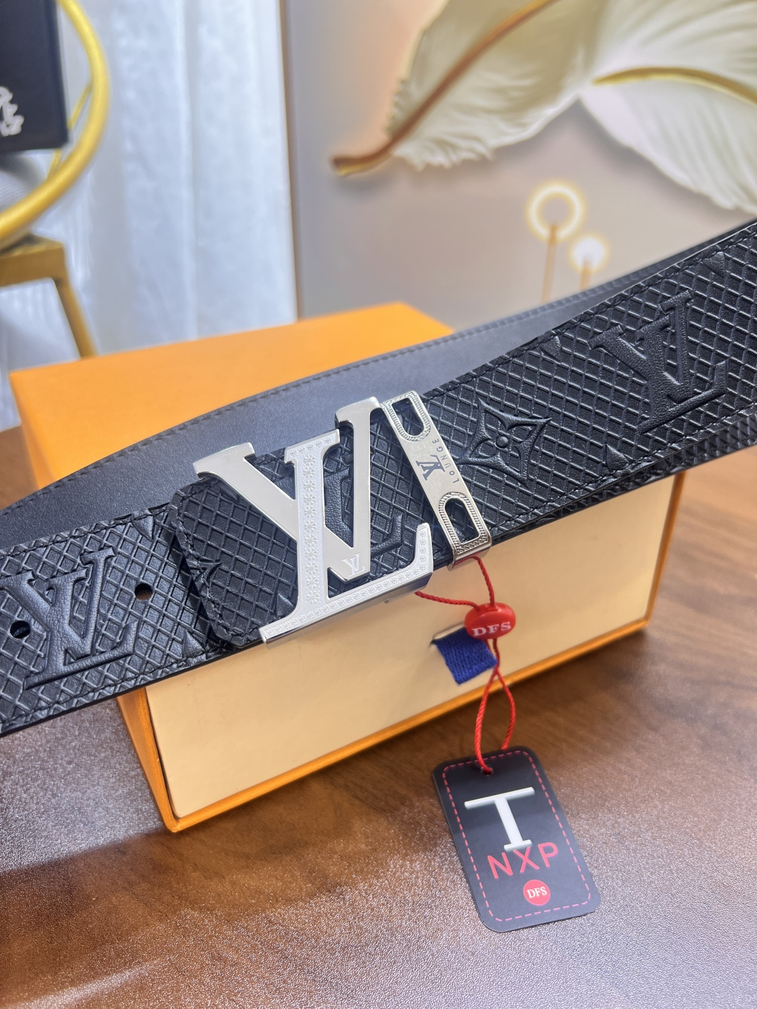 字母抛光精钢五金 内穿扣头.皮带腰带LV路易威登 法国进口进口压花纹牛皮平纹头层-Chinese UA Cheap High Quatity Brand Clothes Bags handbags Sneakers wholesale wholesaler seller from China Factory suppliers Fashion Clothing Shoes best Quality Beautiful Price 字母抛光精钢五金 内穿扣头.皮带腰带LV路易威登 法国进口进口压花纹牛皮平纹头层