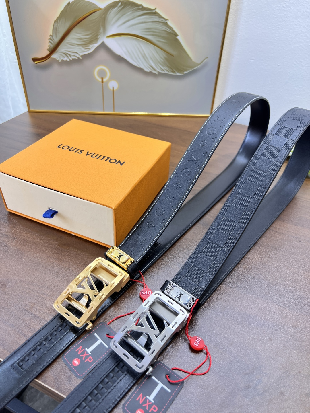 路易威登自动扣皮带 定制牛皮 压花头层进口皮配达顶级 Lv自动精钢内穿五金 宽度3.5cm-Chinese UA Cheap High Quatity Brand Clothes Bags handbags Sneakers wholesale wholesaler seller from China Factory suppliers Fashion Clothing Shoes best Quality Beautiful Price 路易威登自动扣皮带 定制牛皮 压花头层进口皮配达顶级 Lv自动精钢内穿五金 宽度3.5cm
